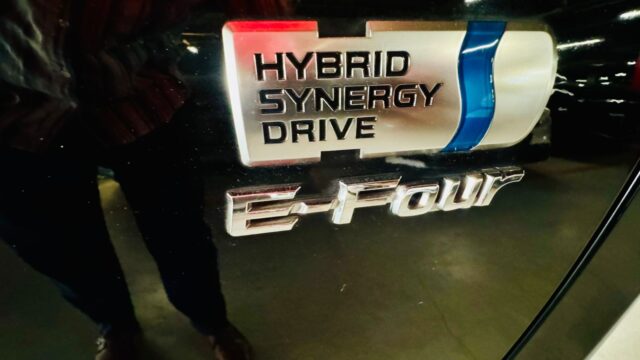 Alphard hybrid (1)