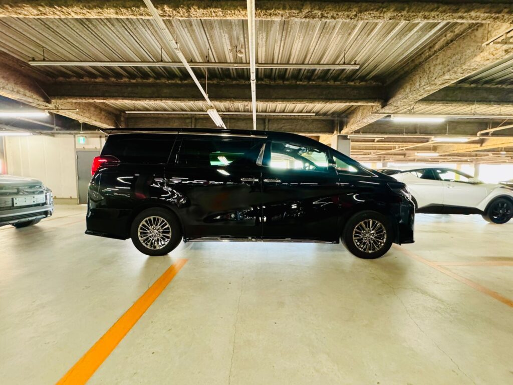 Alphard hybrid (2)