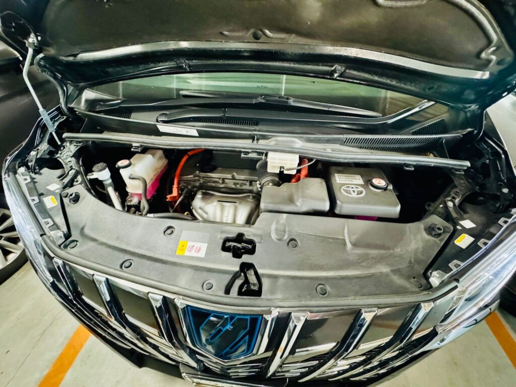 Alphard hybrid (4)