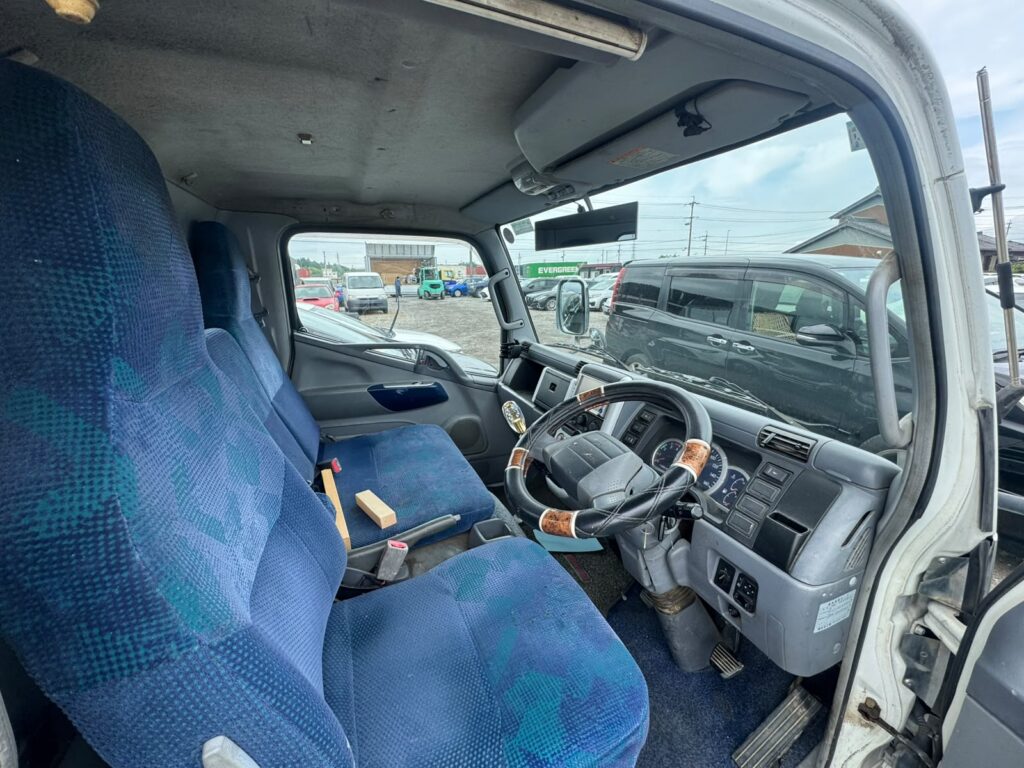 Mitsubishi Fuso Canter (5)
