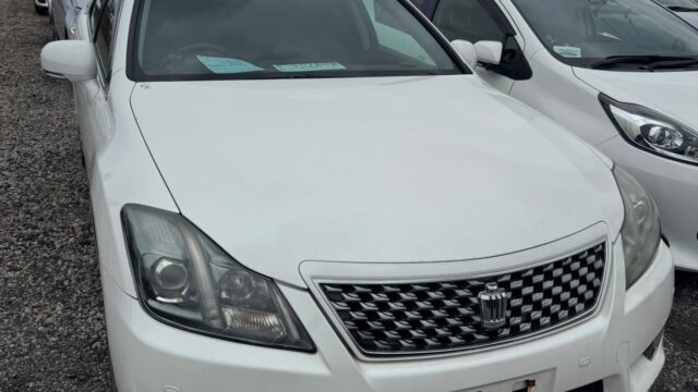 Toyota Crown Athlete 2010 (1)