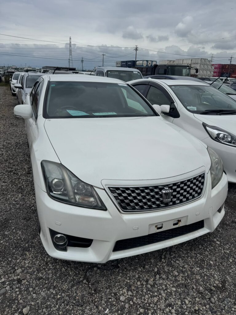Toyota Crown Athlete 2010 (1)