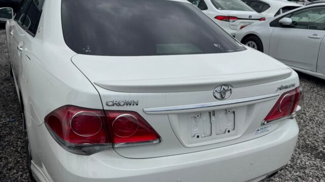 Toyota Crown Athlete 2010 (3)