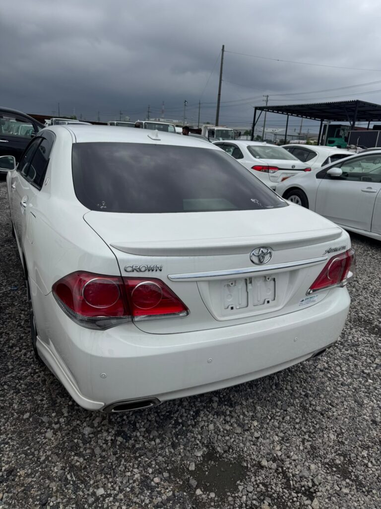 Toyota Crown Athlete 2010 (3)