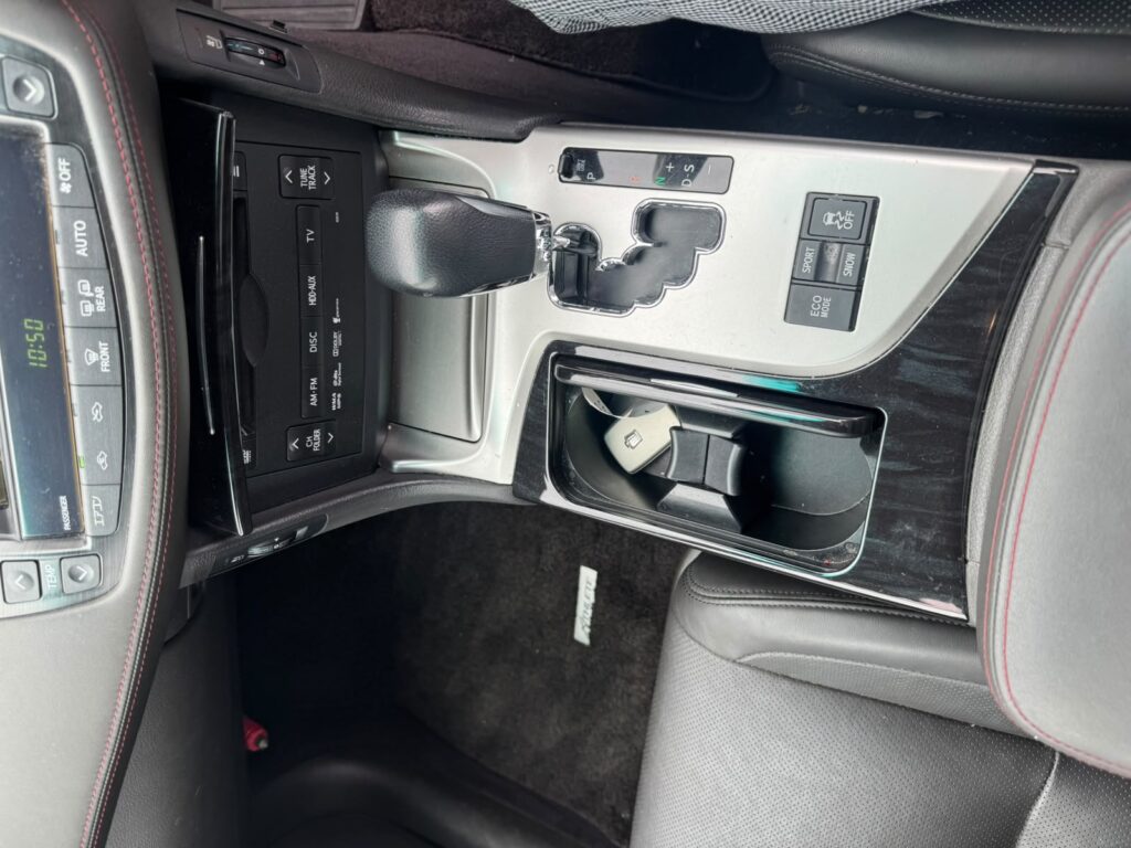Toyota Crown Athlete 2010 (4)