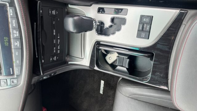 Toyota Crown Athlete 2010 (4)