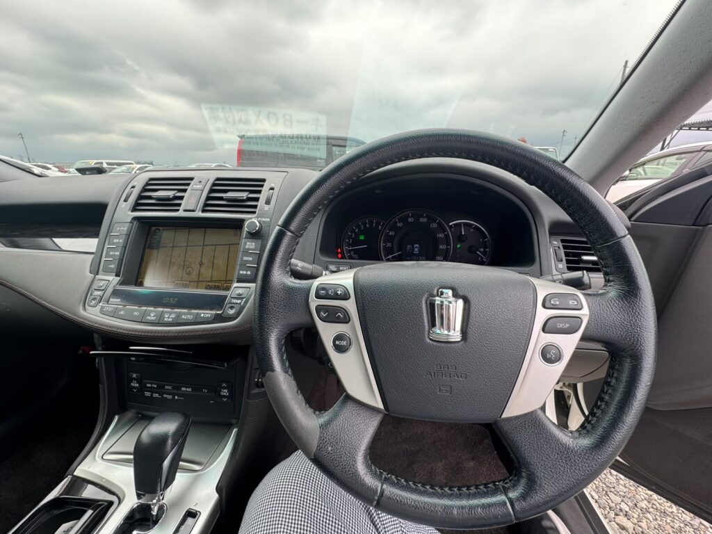 Toyota Crown Athlete 2010 (5)