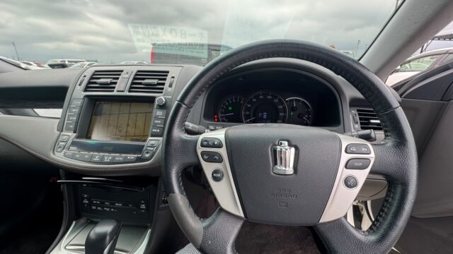 Toyota Crown Athlete 2010 (5)