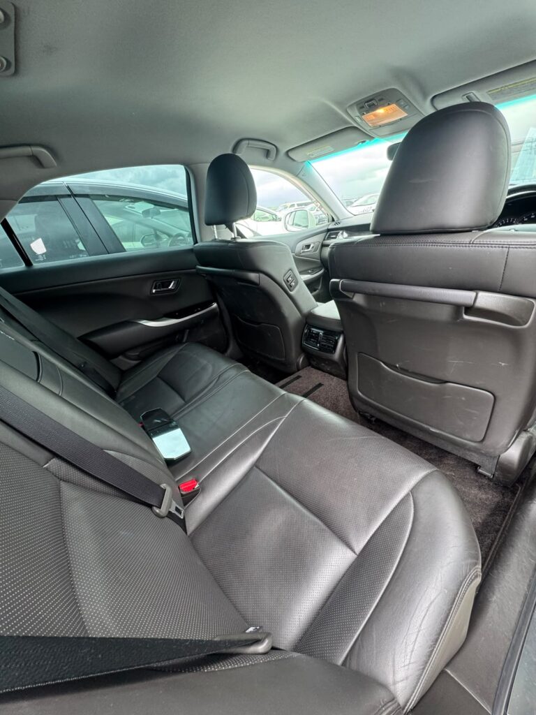 Toyota Crown Athlete 2010 (7)