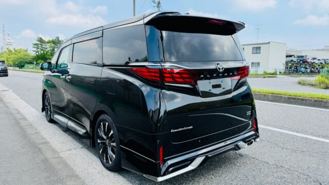 Totyota Alphard (10)