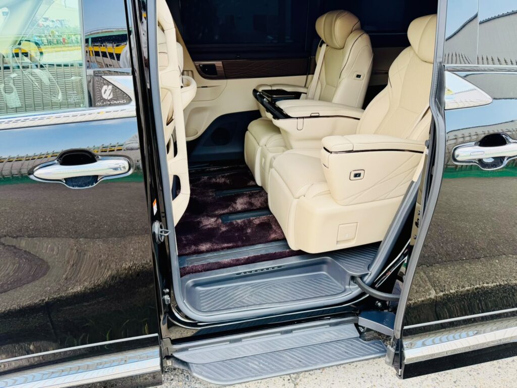 Totyota Alphard (7)