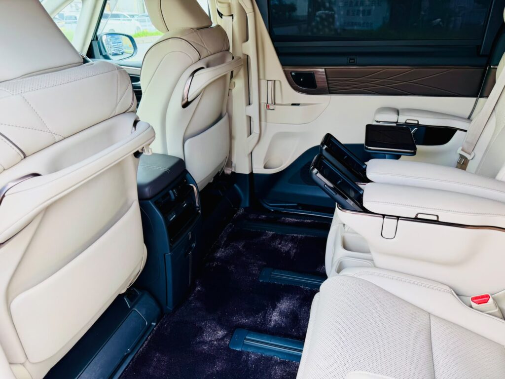Totyota Alphard (8)