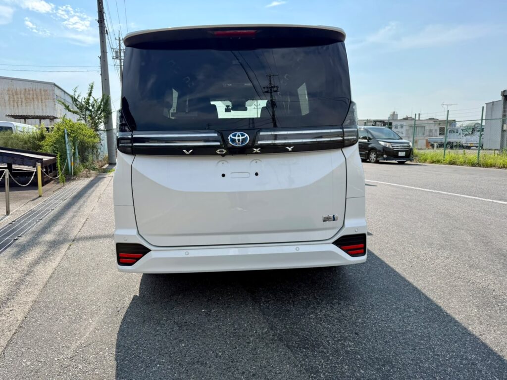 Toyota Voxy (10)