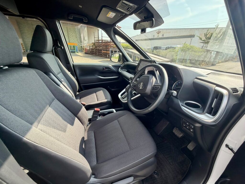 Toyota Voxy (5)
