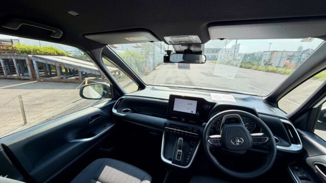 Toyota Voxy (6)