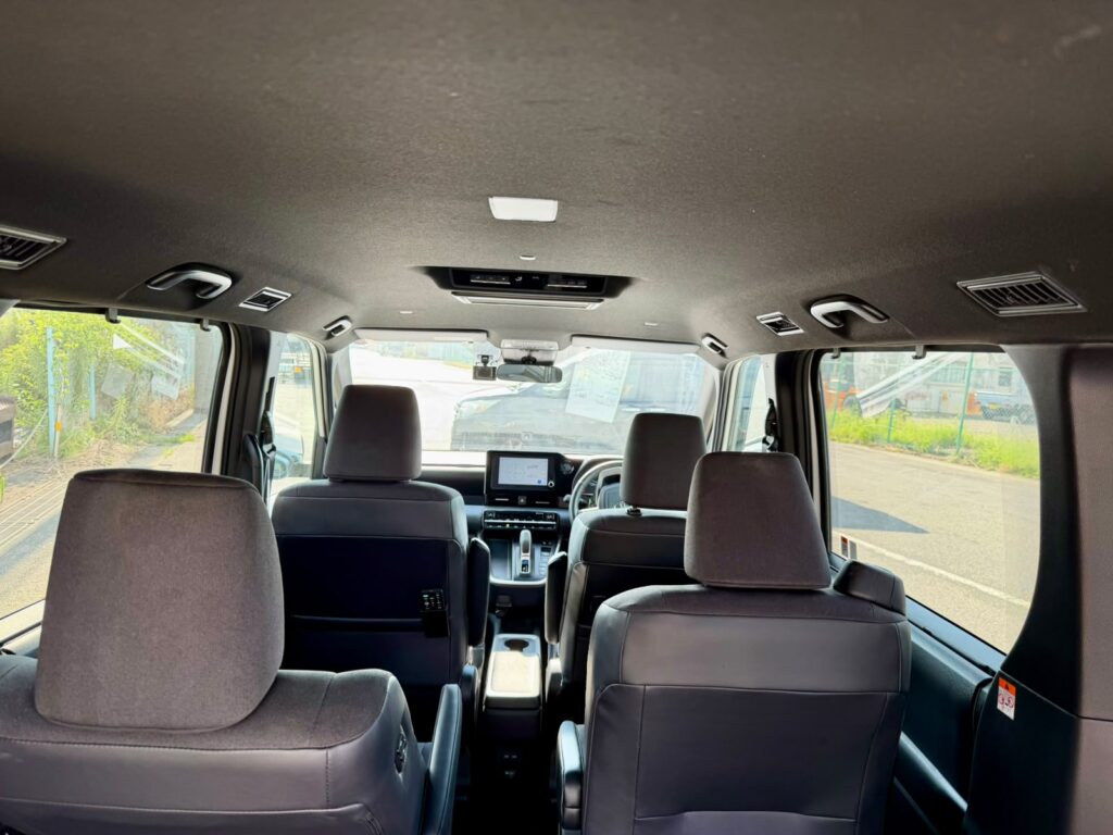 Toyota Voxy (8)