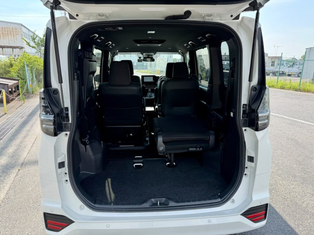 Toyota Voxy (9)